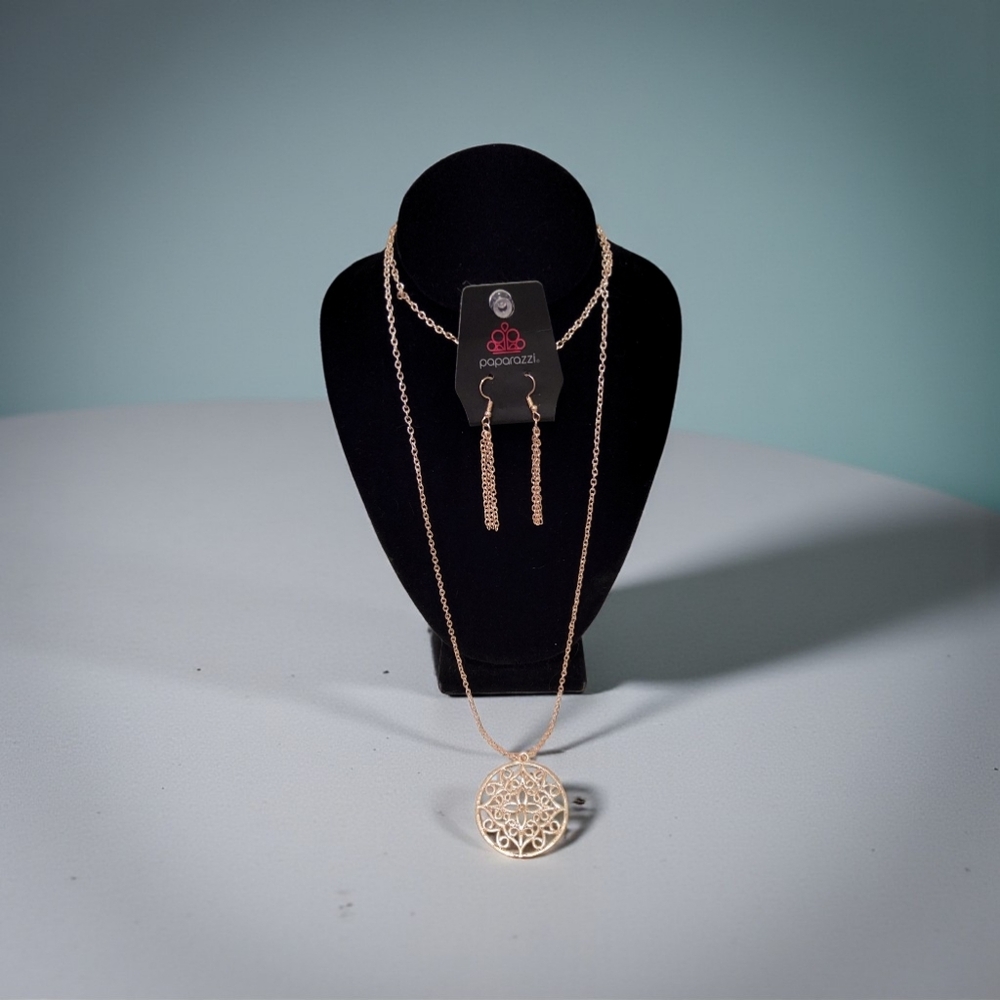 10/ $10 Paparazzi Gold Filigree Necklace and Earring Set